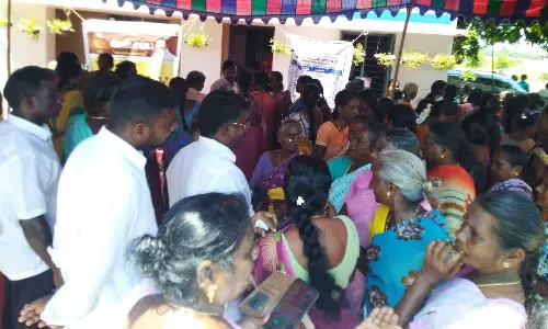 மாமல்லபுரம் அருகே நடந்த கிராம சபை கூட்டத்தில் உரிமை தொகை கேட்டு திரண்ட பெண்கள்