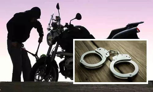 பைக் திருடண் பிடிபட்டார்