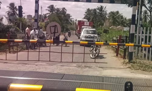 நொய்யல் ரெயில்வே கேட் பழுது