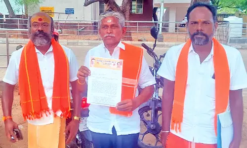 நெல்லை சந்திப்பு சாலை குமாரசாமி கோவில் அருகே டாஸ்மாக் கடையை அகற்ற வேண்டும்- கலெக்டரிடம், இந்து மக்கள் கட்சியினர் மனு