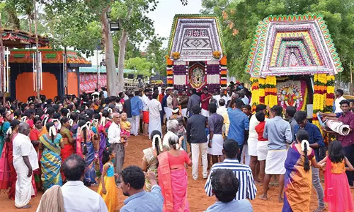 உடன்குடி அருகே பத்ரகாளி அம்மன் கோவில் திருவிழாவில் சப்பரபவனி