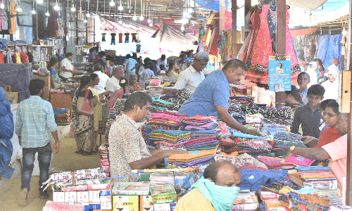 ஈரோடு கனி மார்க்கெட் மீண்டும் செயல்பட தொடங்கியது