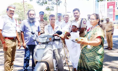 சாலை பாதுகாப்பு விழிப்புணர்வு நிகழ்ச்சி