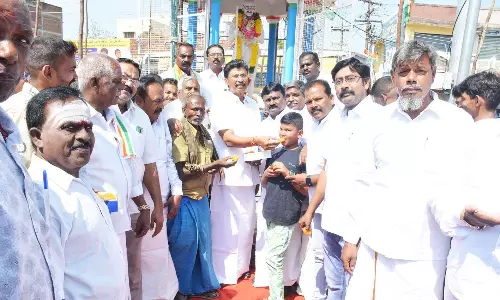 4 இஸ்லாமிய ஜோடிகளுக்கு இலவச திருமணம்: மதியழகன் எம்.எல்.ஏ. நடத்தி வைத்தார்