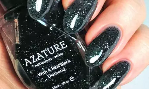 கருப்பு வைரம் கலந்த நெயில் பாலிஷ்... விலை எவ்வளவு தெரியுமா?