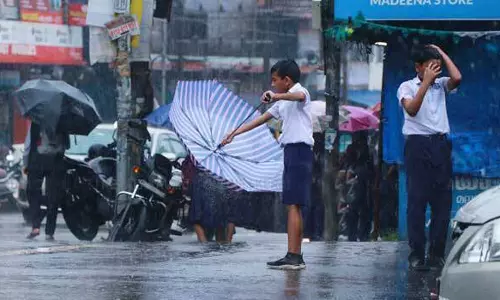 கேரளாவில் தொடர் மழை நாளை வரை நீடிக்கும்: பல்கலைக்கழக தேர்வுகள் ஒத்திவைப்பு