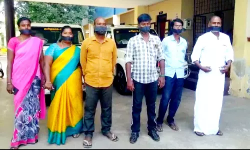 ஆத்தூர் யூனியன் அலுவலகத்தில் வாயில் கருப்புத்துணி கட்டி உறுப்பினர்கள் போராட்டம்