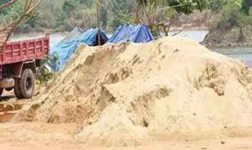 தோட்டக்குறிச்சி காவிரியில் தொடரும் மணல் திருட்டு