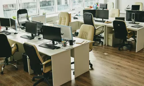 வங்கி பணியாளர்கள் விடுப்பு எடுத்து போராட்டம்