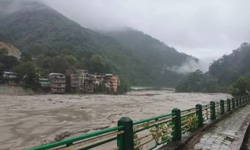 சிக்கிமில் மழை வெள்ளத்தில் சிக்கி மாயமான ராணுவ வீரர்களை தேடும் பணி தீவிரம்: 3 பேர் உடல்கள் மீட்பு