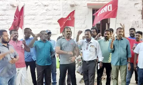 மண்டபம் ரெயில் நிலையம் முன்பு டி.ஆர்.இ.யூ. தொழிற்சங்கம் ஆர்ப்பாட்டம்