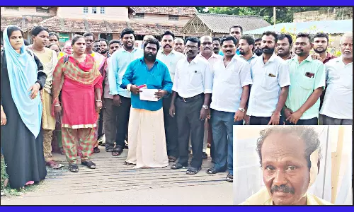 வி.ஏ.ஓ. தாக்கப்பட்டதைக் கண்டித்து கிராம நிர்வாக அலுவலர் சங்கத்தினர் ஆர்ப்பாட்டம்