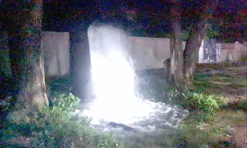 ஒகேனக்கல் கூட்டு குடிநீர் வீணாக சென்ற அவலம்