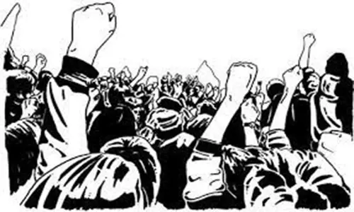 கல்குவாரி லாரிகளை சிறைபிடித்து பொதுமக்கள் போராட்டம்