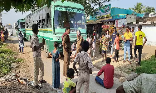 அடிப்படை வசதி கேட்டு பொதுமக்கள் சாலை மறியல்