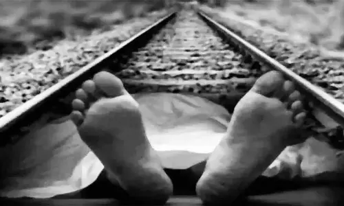 ஓடும் ரெயிலில் இருந்து தவறி விழுந்து வாலிபர் பலி