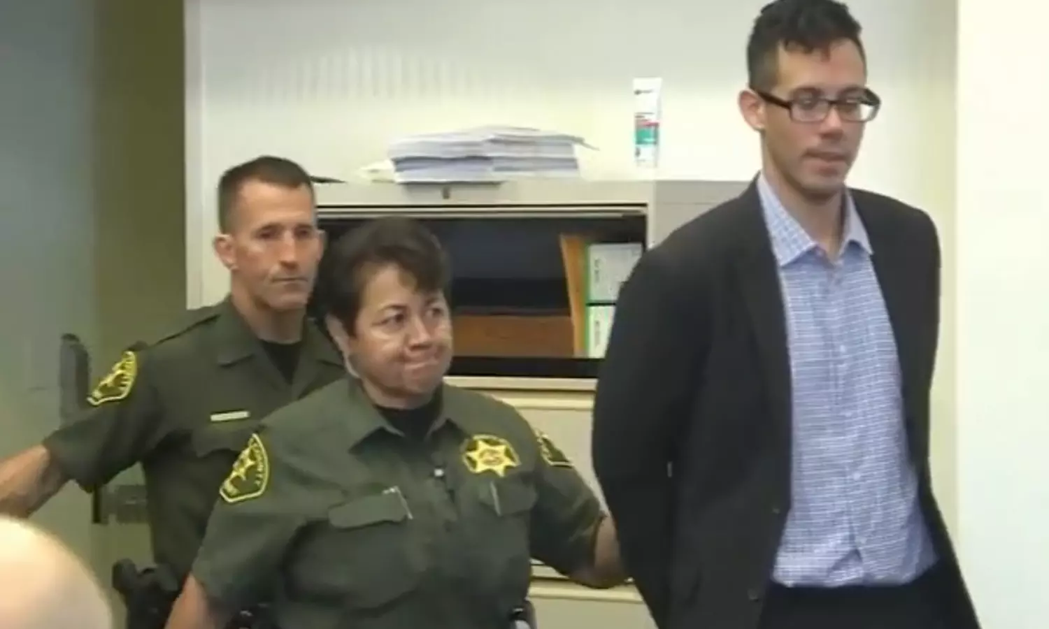 அரக்கனாய் மாறிய பாதுகாவலன்; 690 வருட சிறை: கலிபோர்னியாவில் பயங்கரம்