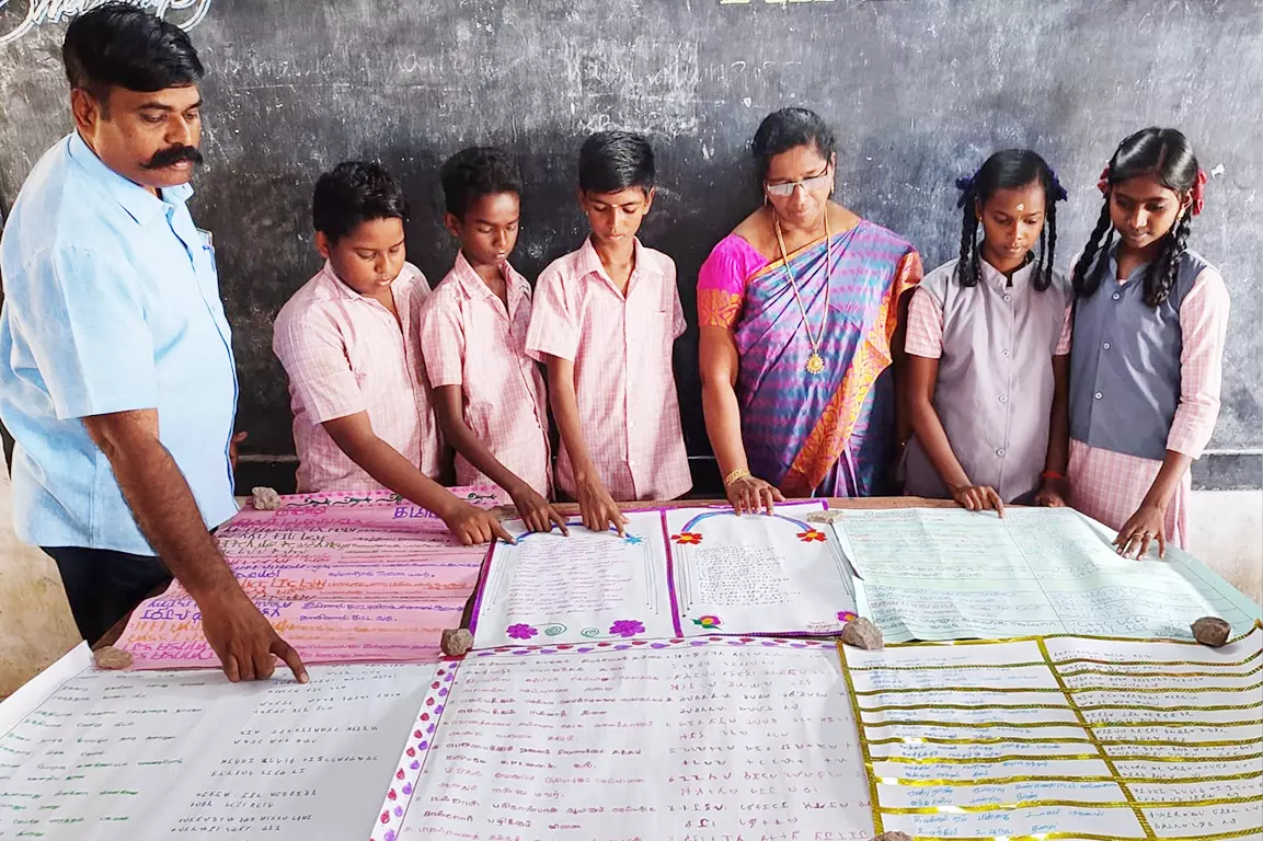 திருக்குறளை தமிழி எழுத்தில் எழுதி  அசத்திய திருப்புல்லாணி மாணவர்கள்