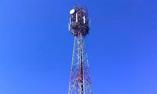 செல்போன் டவர்களில் ரூ.1 லட்சம் கருவிகள் திருட்டு