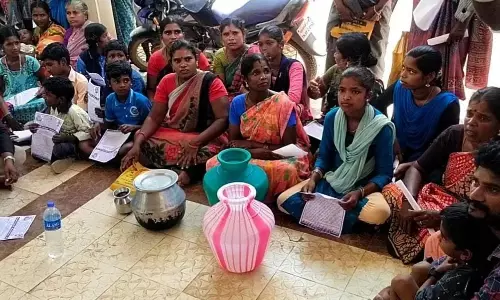 தாலுகா அலுவலகத்தில் குடியேறும் போராட்டம்