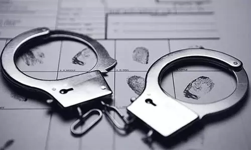 கொடைக்கானலில் லாட்டரி சீட்டுகள் விற்ற 2 பேர் கைது