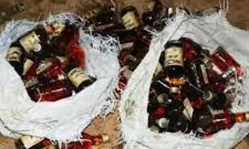 கரூரில் மது விற்ற 4 பேர் கைது