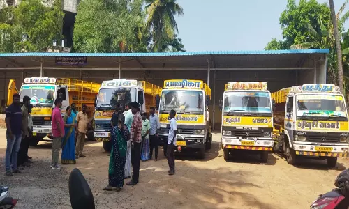 பண்ருட்டி  கெடிலம் ஆற்றில் கழிவுகள் கொட்டிய 5 வாகனங்கள் பறிமுதல்