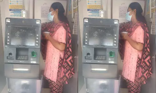 ஏ.டி.எம். எந்திரத்தை உடைத்து கொள்ளை முயற்சி- லட்சக்கணக்கில் பணம் தப்பியது