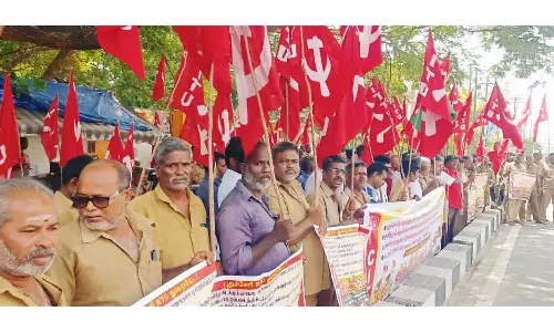 ஆர்.டி.ஓ. அலுவலகம் முன்பு சி.ஐ.டி.யூ. ஆர்ப்பாட்டம்