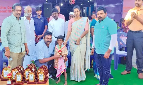 சங்கரன்கோவிலில்  ஸ்கேட்டிங்கில் புதிய உலக சாதனை படைத்த 6 வயது மாணவி-ராஜா எம்.எல்.ஏ. பாராட்டு