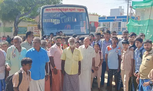 திண்டுக்கல் அருகே அரசு பஸ்சை சிறைபிடித்து கிராம மக்கள் போராட்டம்