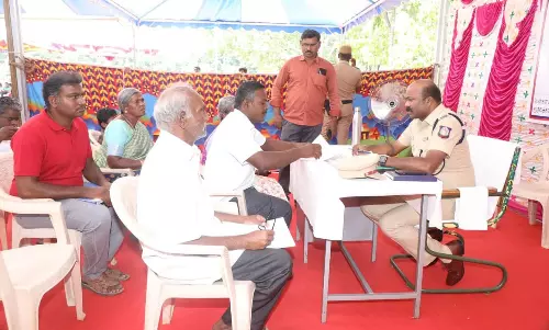 பொதுமக்கள் குறைதீர்க்கும் முகாமில்  98 மனுக்களுக்கு உடனடி தீர்வு