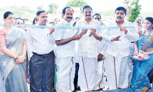 ரூ.9 கோடி மதிப்பில் அலைத்தடுப்பு சுவர் - மீன் வலைபின்னும் கூடம்