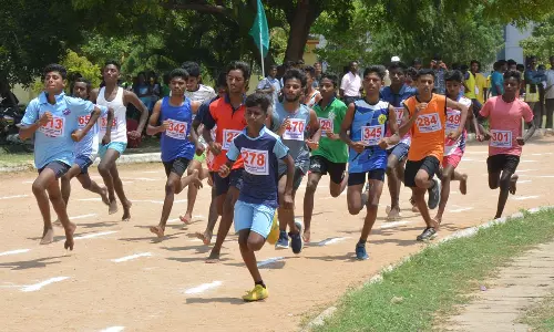 கிருஷ்ணகிரியில் தொடங்கியது: வருவாய் மாவட்ட அளவிலான தடகளப் போட்டிகள்