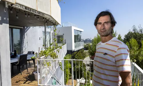 பங்களாவை காலி செய்ய 1 லட்சம் டாலரா? குமுறும் உரிமையாளர்