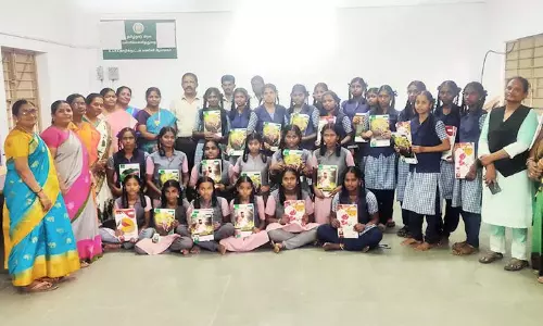 சூளகிரி அரசு பெண்கள் மேல்நிலை பள்ளியில் பெண்கள் பாதுகாப்பு குறித்து விழிப்புணர்வு நிகழ்ச்சி