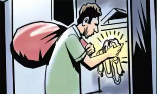 பூட்டிய வீட்டில் 24 பவுன் நகை திருட்டு