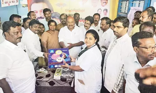 சுகாதார நிலையத்திற்கு கூடுதல் மருத்துவ உபகரணங்கள் வழங்கும் விழா