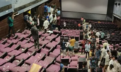 லியோ ட்ரைலரை காண குவிந்த ரசிகர்கள்- திரையரங்க சேர்களை சேதப்படுத்தி அட்டூழியம்