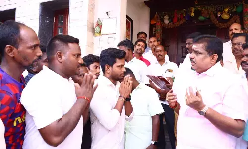 கல்வித்துறை விளையாட்டு மைதானத்தை தனியாரிடமிருந்து மீட்க வேண்டும்