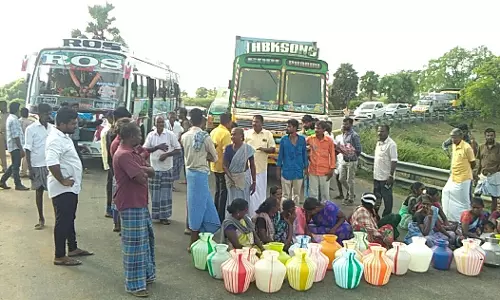 அறந்தாங்கி அருகே நானாக்குடியில் குடிநீர் வசதி கோரி பெண்கள் காலிக்குடங்களுடன் சாலை மறியல்