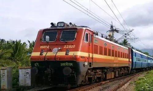 தண்டவாள பணியால் சிறப்பு ரெயில்கள் ரத்து