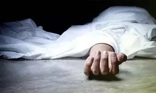 கோவையில் மோட்டார் சைக்கிளில் சென்ற காவலாளி விபத்தில் சிக்கி பலி