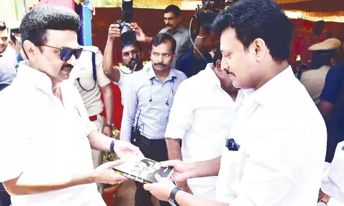 திருச்சி விமான நிலையம் வந்த முதலமைச்சர் மு.க.ஸ்டாலினுக்கு உற்சாக வரவேற்பு