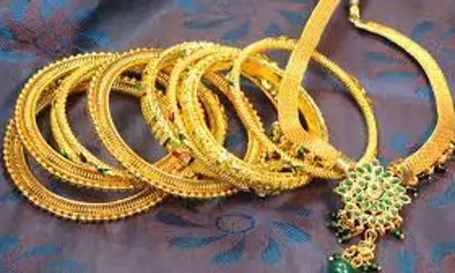 பூட்டிய வீட்டில் நகை திருட்டு