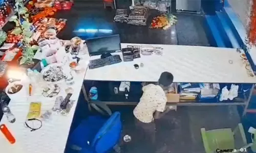 டிபார்ட்மெண்ட் ஸ்டோரில் கைவரிசை காட்டிய சிறுவன்