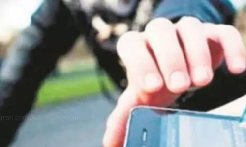 கொண்டலாம்பட்டியில் செல்போன் பறித்து சென்ற சிறுவன்