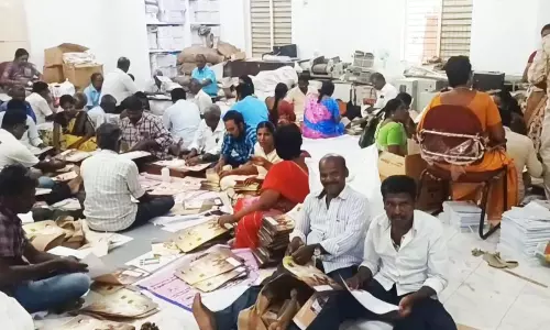 உரிமைத் தொகை பெற்ற மகளிருக்கு முதல்-அமைச்சர் வாழ்த்து மடல் அனுப்பும் பணி தீவிரம்