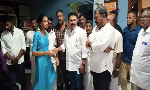 கடலில் மாயமான குளச்சல் மீனவர் குடும்பத்தினருக்கு நிதி உதவிமாநில தி.மு.க. மீனவர் அணி செயலாளர் வழங்கினார்