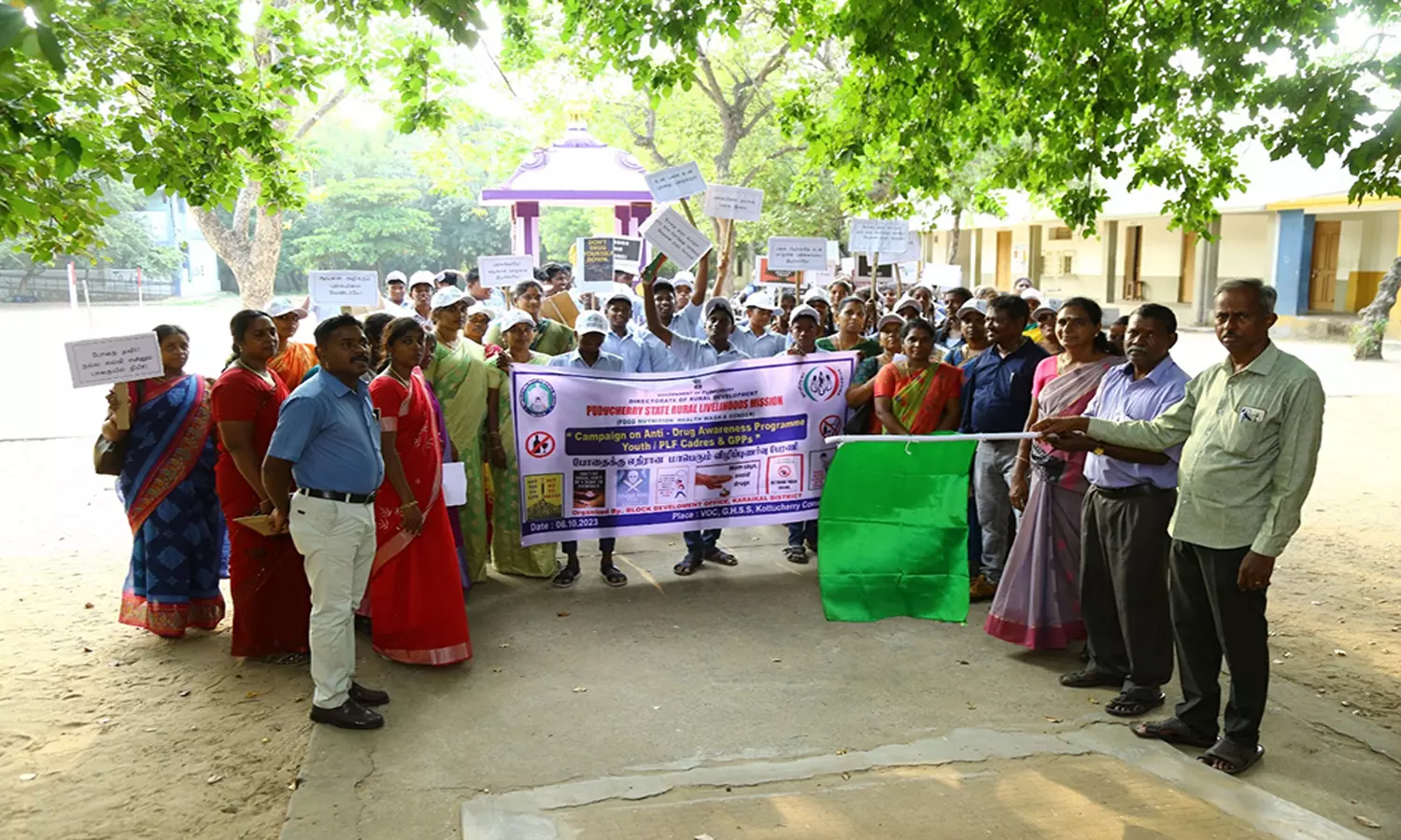 காரைக்கால் வ.உ.சி அரசு பள்ளி சார்பில் போதைப் பொருளுக்கு எதிரான விழிப்புணர்வு பேரணி காரைக்கால் வ.உ.சி அரசு பள்ளி சார்பில் போதைப் பொருளுக்கு எதிரான விழிப்புணர்வு பேரணி